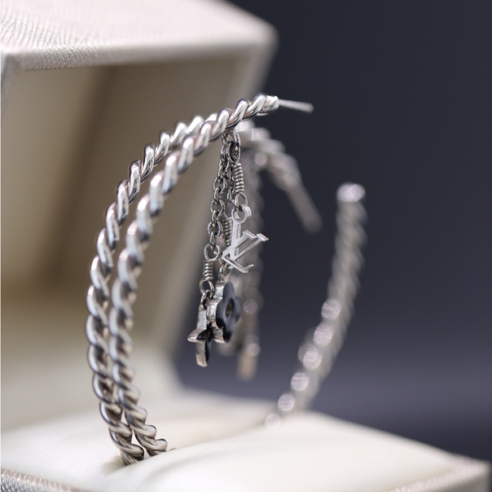 Louis Vuitton Hoops - Picture 9 of 13